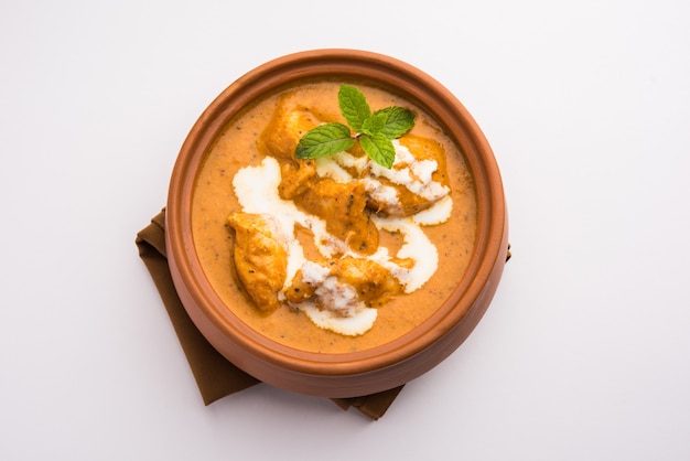 Traditionelles indisches Butterhuhn oder Murg Makhanwala, ein cremiges Curry-Rezept für Hauptgerichte