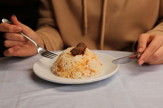 Traditionelles köstliches türkisches Essen Reispilaf Pirinc Pilavi im türkischen Stil