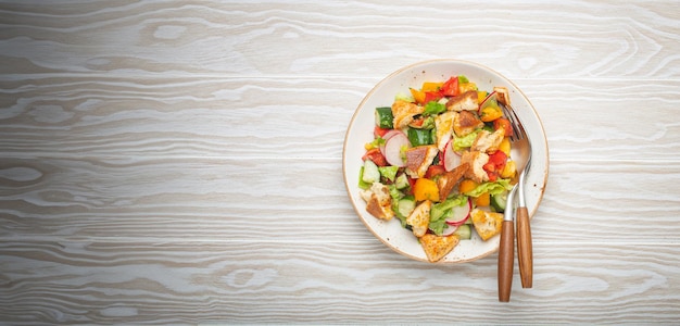 Traditionelles Levant-Gericht Fattoush-Salat arabische Küche mit