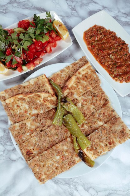 Traditionelles türkisches Backgericht Pide Türkische Pizza Pide Vorspeisen aus dem Nahen Osten Türkische Küche