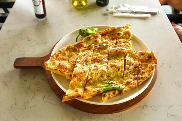 Traditionelles türkisches Backgericht Pide Türkische Pizza Pide Vorspeisen aus dem Nahen Osten Türkische Küche