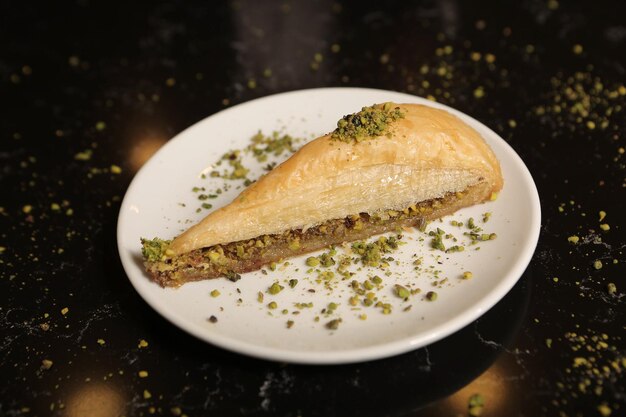 Traditionelles türkisches Dessert-Baklava mit Cashew-Walnüssen Hausgemachtes Baklava mit Nüssen und Honig