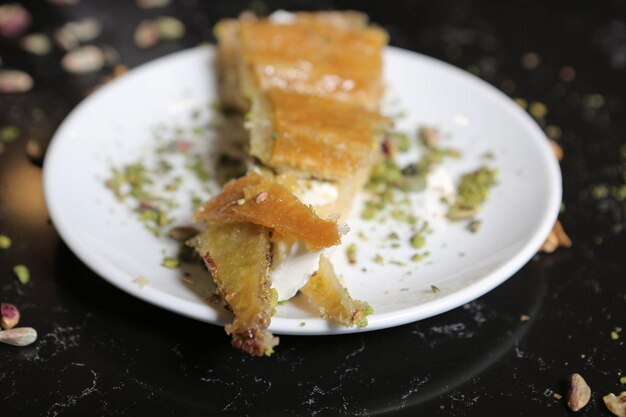 Traditionelles türkisches Dessert-Baklava mit Cashew-Walnüssen Hausgemachtes Baklava mit Nüssen und Honig