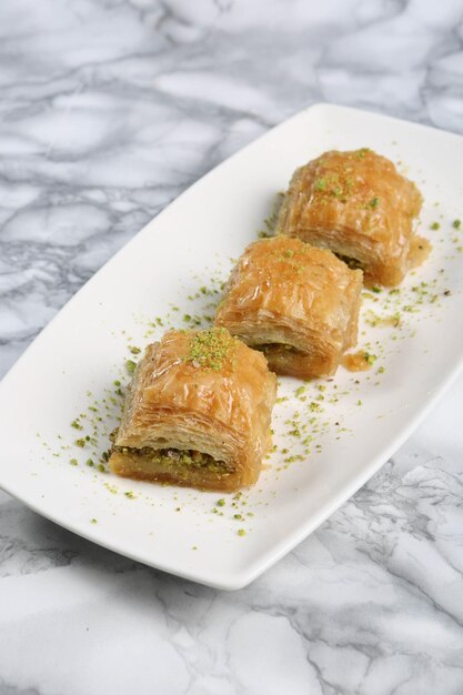 Traditionelles türkisches Dessert-Baklava mit Cashew-Walnüssen Hausgemachtes Baklava mit Nüssen und Honig