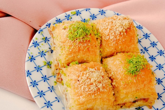 Traditionelles türkisches Dessert-Baklava mit Cashew-Walnüssen Hausgemachtes Baklava mit Nüssen und Honig