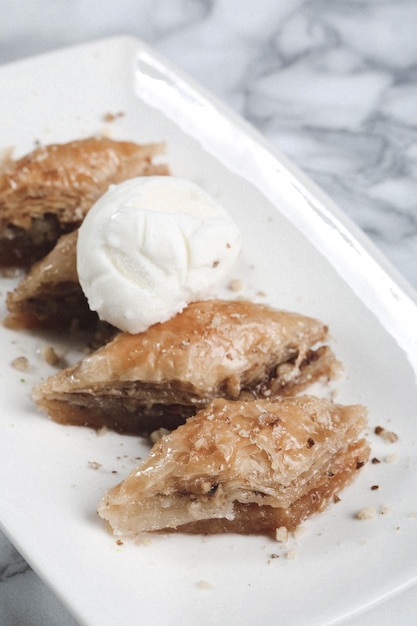 Traditionelles türkisches Dessert-Baklava mit Cashew-Walnüssen Hausgemachtes Baklava mit Nüssen und Honig