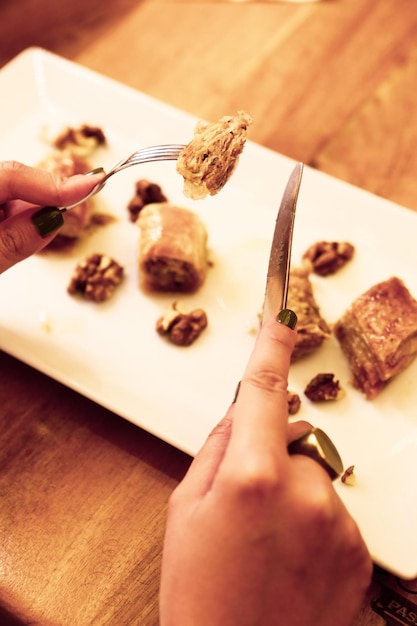 Traditionelles türkisches Dessert-Baklava mit Cashew-Walnüssen Hausgemachtes Baklava mit Nüssen und Honig