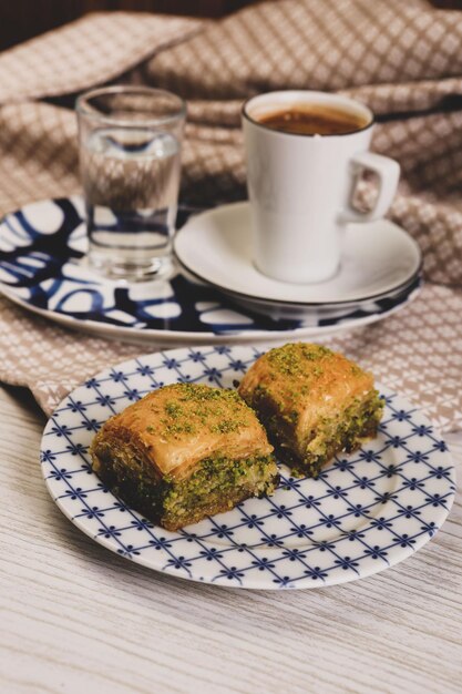 Traditionelles türkisches Dessert-Baklava mit Cashew-Walnüssen Hausgemachtes Baklava mit Nüssen und Honig