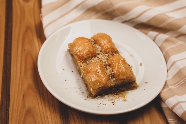 Traditionelles türkisches Dessert-Baklava mit Cashew-Walnüssen Hausgemachtes Baklava mit Nüssen und Honig