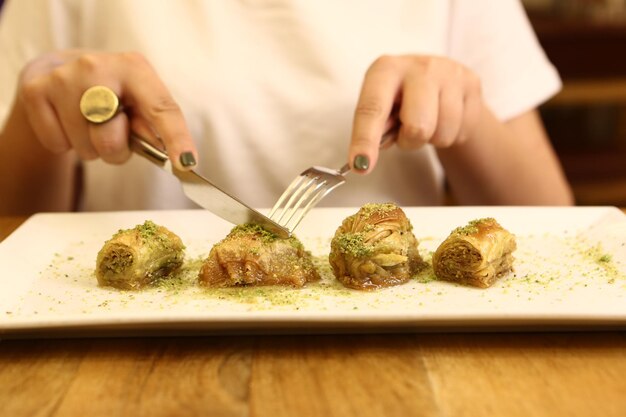 Traditionelles türkisches Dessert-Baklava mit Cashew-Walnüssen Hausgemachtes Baklava mit Nüssen und Honig