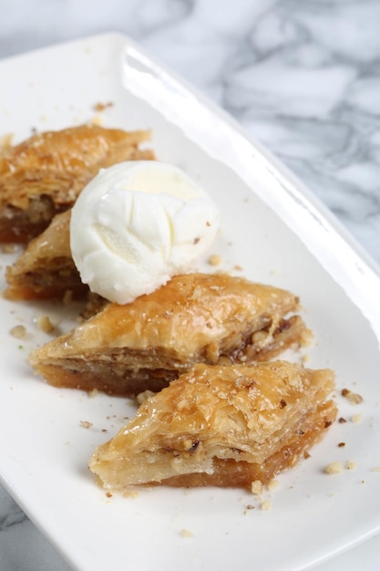 Traditionelles türkisches Dessert-Baklava mit Cashew-Walnüssen Hausgemachtes Baklava mit Nüssen und Honig