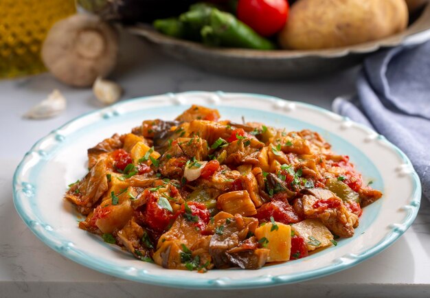 Traditionelles türkisches Essen, Auberginenmeze, türkischer Name Saksuka