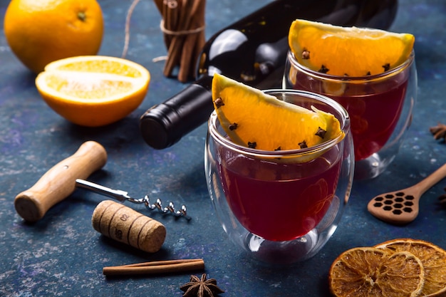 Traditionelles Winter- und Weihnachtsgetränk Glühwein