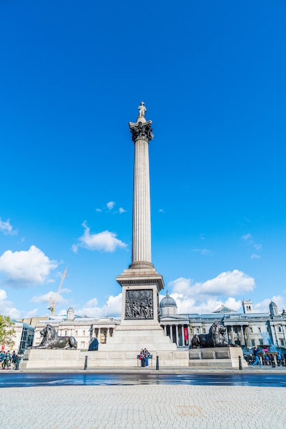 Trafalgar square é um espaço público e atração turística no centro de londres.