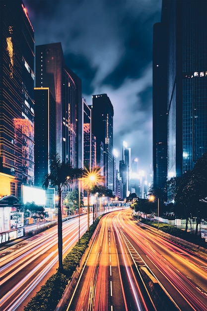 Tráfego de rua em Hong Kong à noite