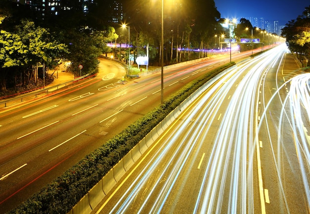 Foto tráfego na estrada