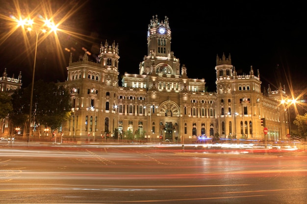 Tráfego noturno no Palácio de Cibeles