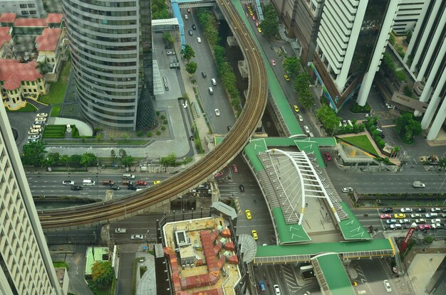 Foto tráfico en la calle de la ciudad