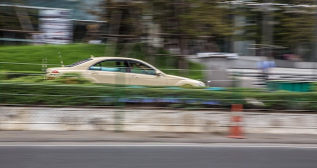 Foto tráfico en la calle de la ciudad