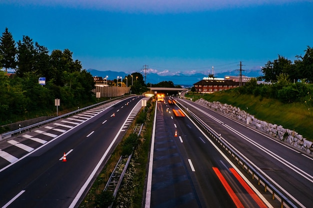 Foto tráfico en la carretera