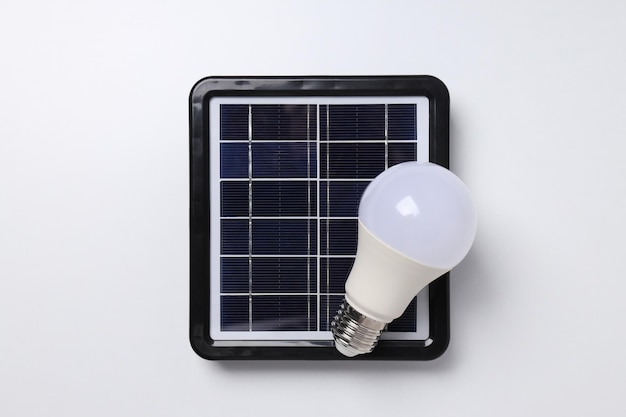 Tragbare Solarpanel mit whitexA Glühbirne