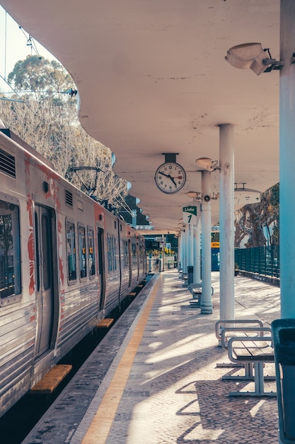 Trainiere in Sintra nach Lissabon mit der Uhr