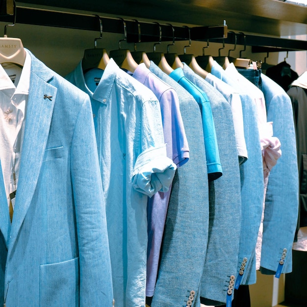 traje de hombre y corbata en la tienda