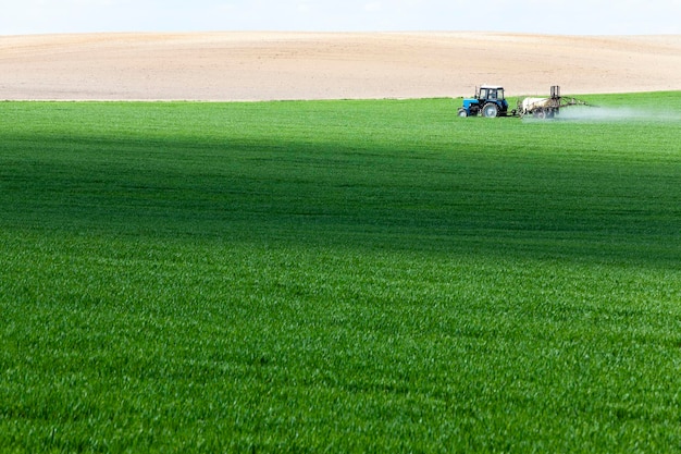 Traktor auf dem Feld