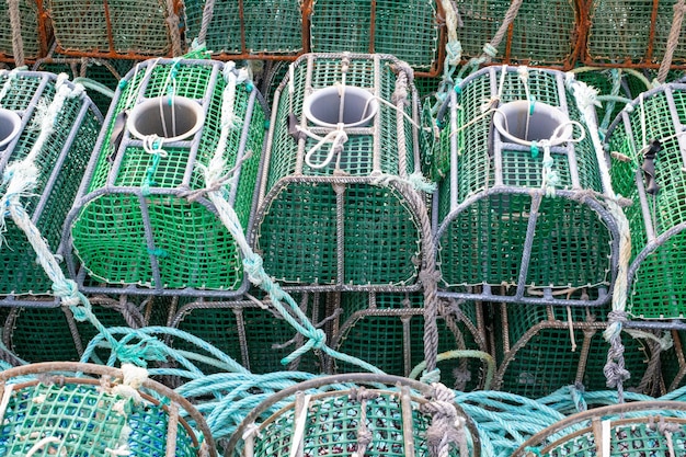 Trampas de pesca utilizadas por los pescadores para pescar en el mar