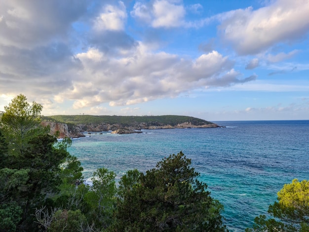 En una tranquila cala en el norte de Ibiza