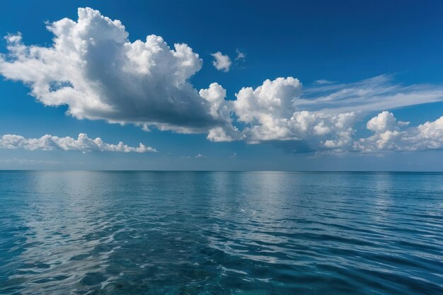 Foto tranquila costa tropical con aguas claras