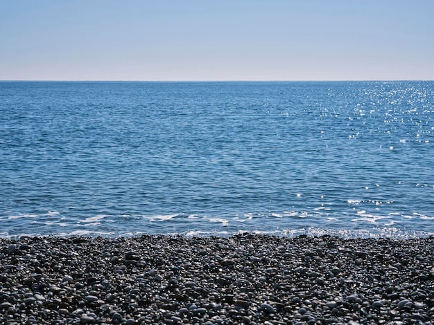 Tranquila vista al mar en la playa