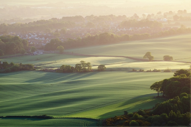 Tranquilidad del paisaje rural en west lothian escocia