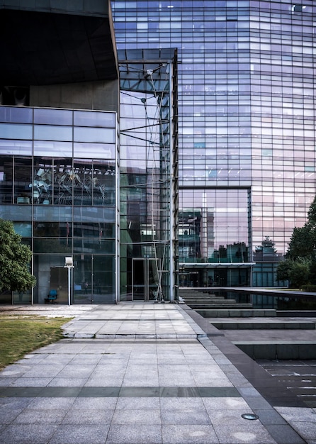 Foto transformación parcial de edificios comerciales modernos.