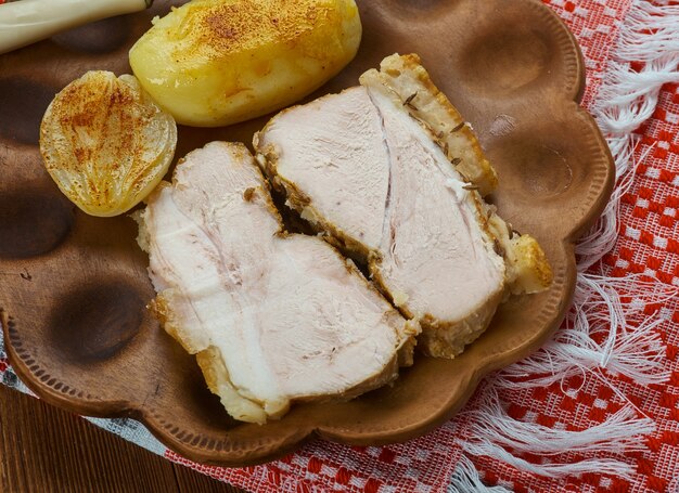 Transkarpatien kalt gekochtes Schweinefleisch - pechenya na zimno