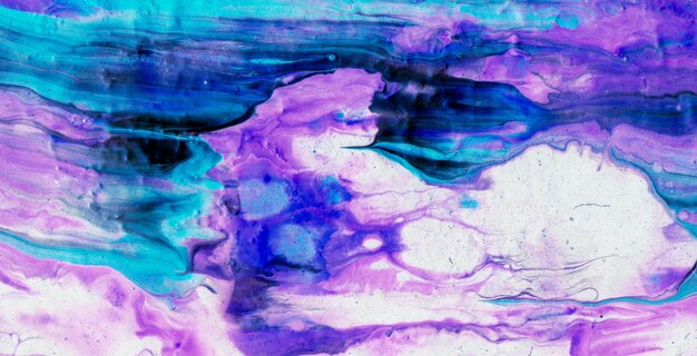 Translucidez cautivadora que desata el encanto del arte líquido en pintura al óleo
