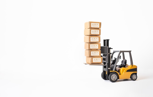 Transporte industrial e empresarial com economia de caixa de produto de carregamento de empilhadeira com conceitos de demanda e oferta