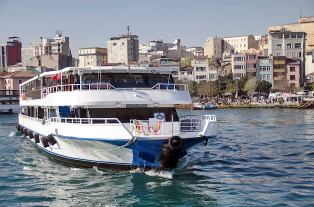 Transporte no Bósforo em Istambul