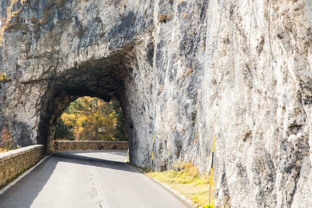 Transporte rodoviário em túnel para carros em Bolzano, Itália