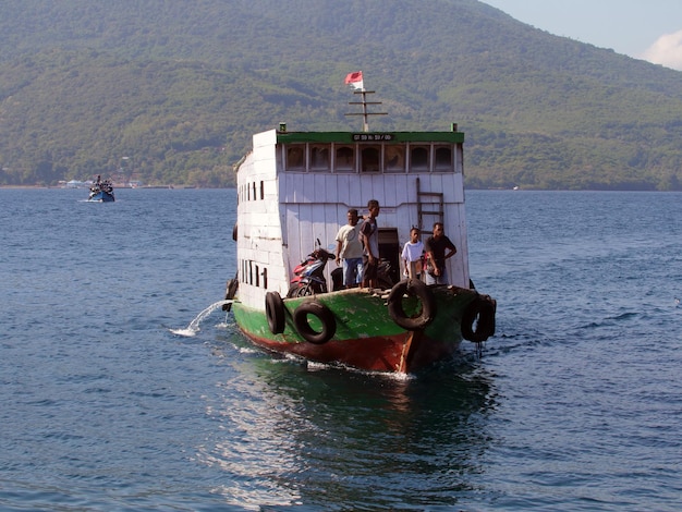 Foto transportes por ferry