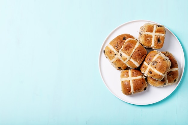 Trata tradicional da páscoa pães cruzados