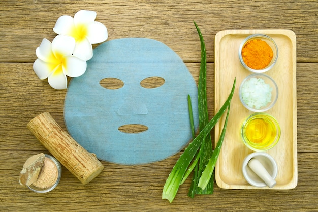 Tratamento facial no estilo spa tailandês.