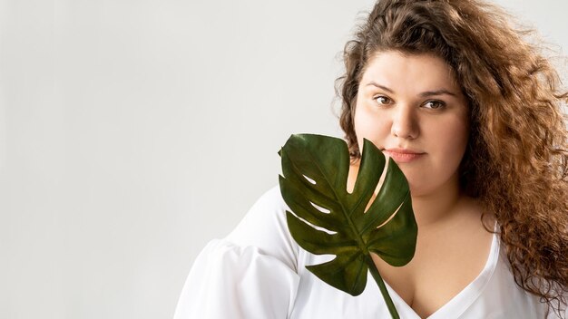 Foto tratamento natural mais tamanho mulher skincare beleza fundo de publicidade senhora muito curvilínea fofa cu