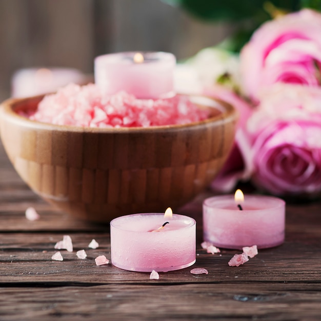 Foto tratamento spa com sal rosa e velas