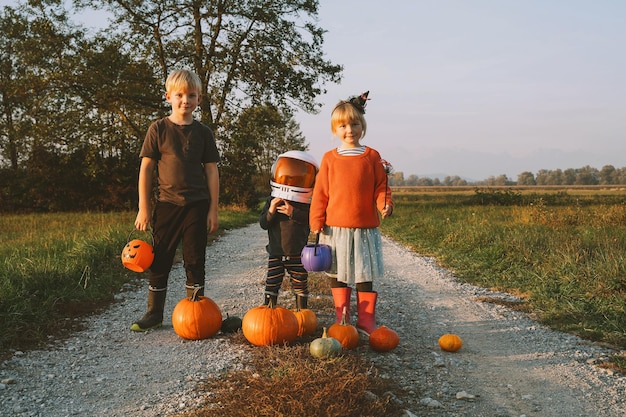 Tratar o engañar el concepto de vacaciones para niños de Halloween