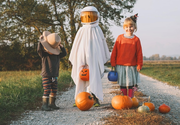 Tratar o engañar el concepto de vacaciones para niños de Halloween