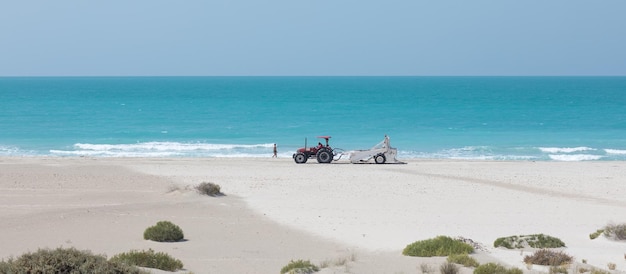 trator na praia