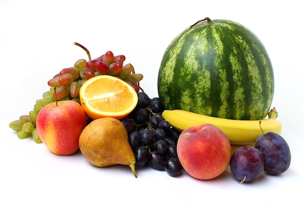 Trauben und Früchte isoliert