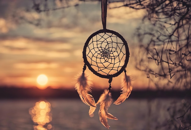 Foto traumfänger-sonnenuntergangshimmel-boho-chic-ethno-amulett-symbol für den tag der indigenen völker und der amerikanischen ureinwohner