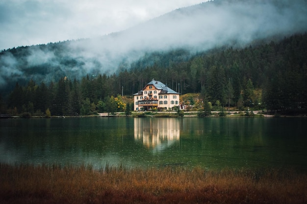 Traumhafte Aussicht auf den Toblacher See